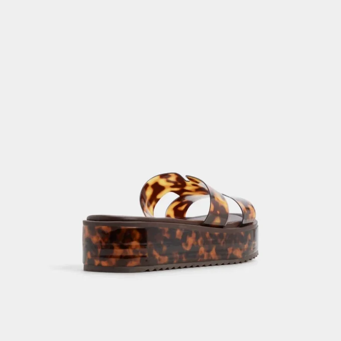 Anayelie Terlik, Platform