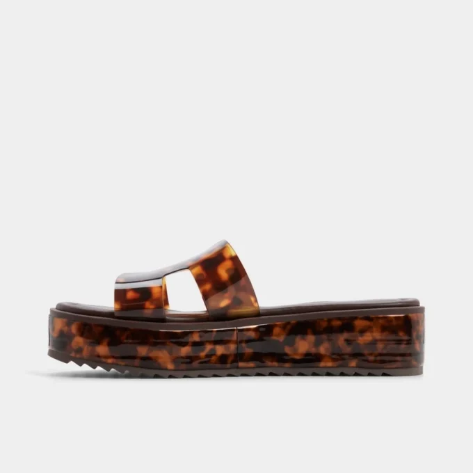 Anayelie Terlik, Platform