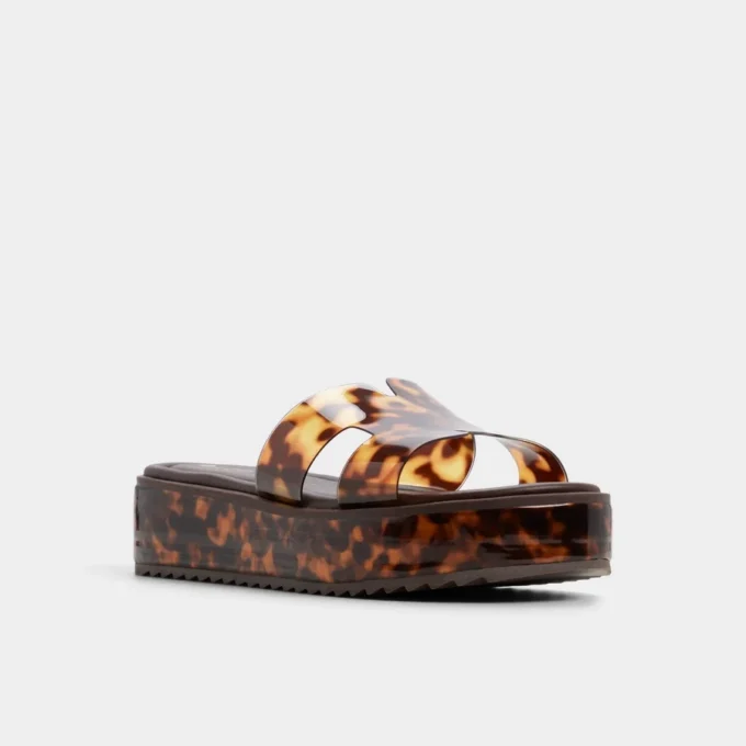 Anayelie Terlik, Platform