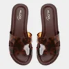 Anayelie Terlik, Platform