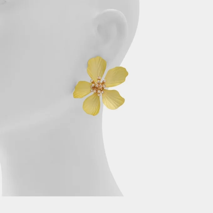 Cammelia Dikkat Çeken Küpeler