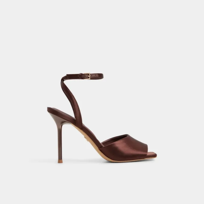 Kaiasien Bantlı topuklu sandalet, Stiletto topuk