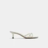 Madalyn Kitten topuklu mule, Kitten topuk
